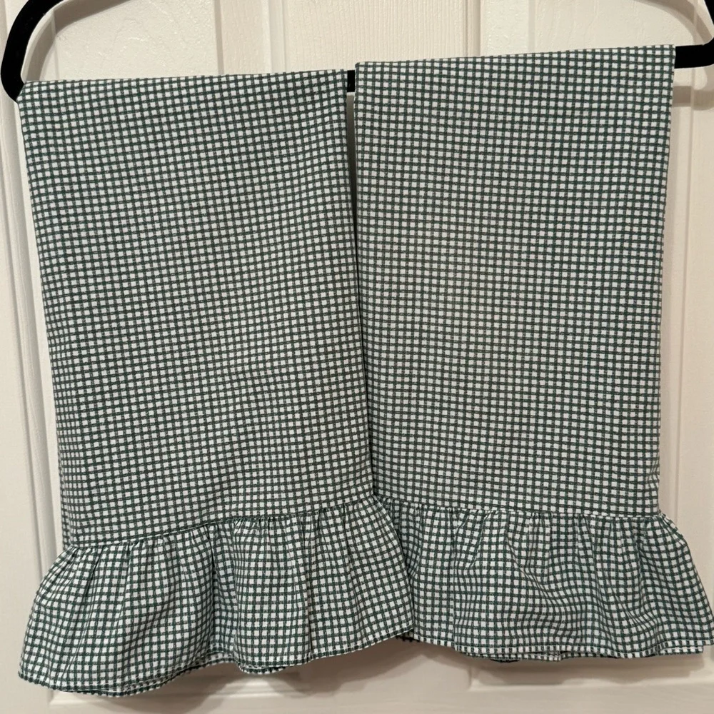 Pair Standard Pillowcases by Wamsutta - Green White Gingham